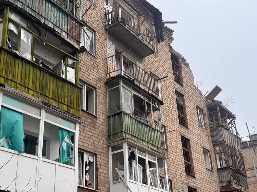 Краматорськ оговтується після російського удару по житловому будинку 15 грудня
