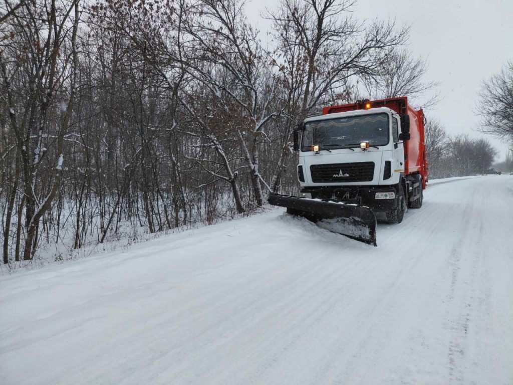 У Краматорську підприємства здійснюють прибирання закріплених за ними територій
