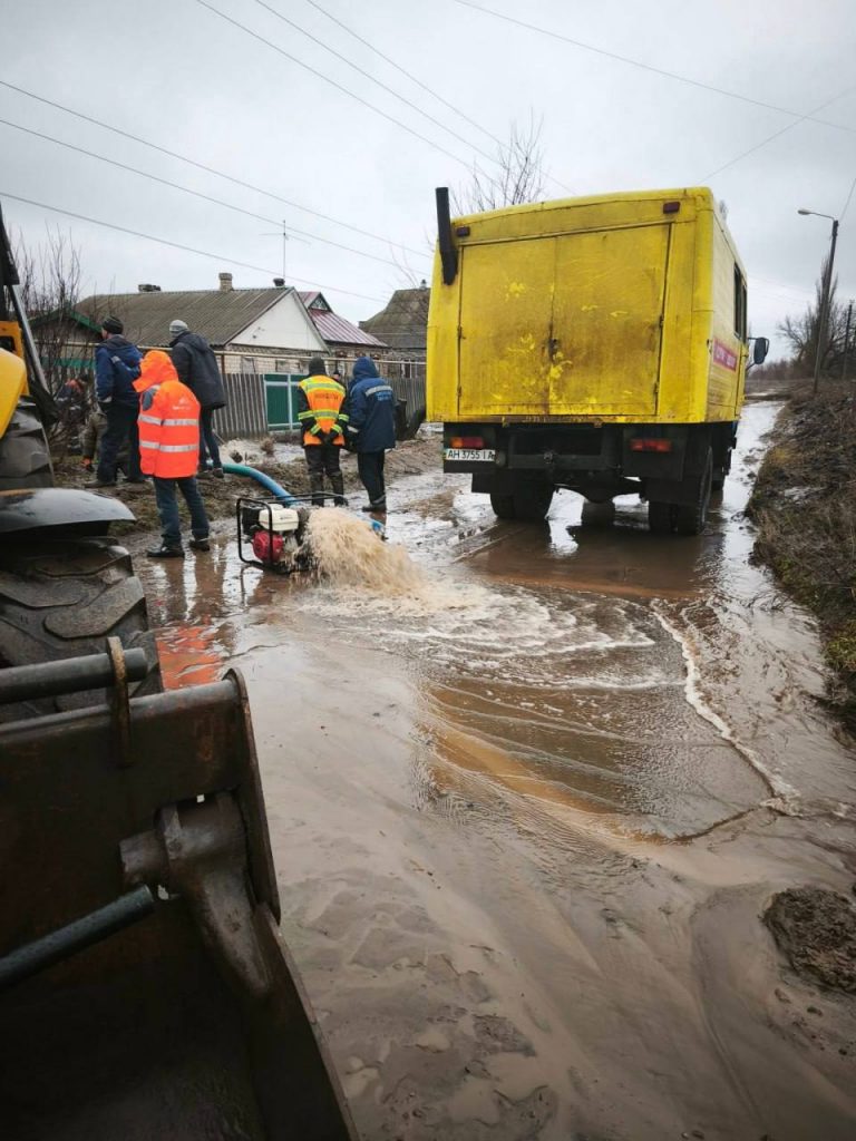 У Краматорську комунальники ліквідують наслідки паводків